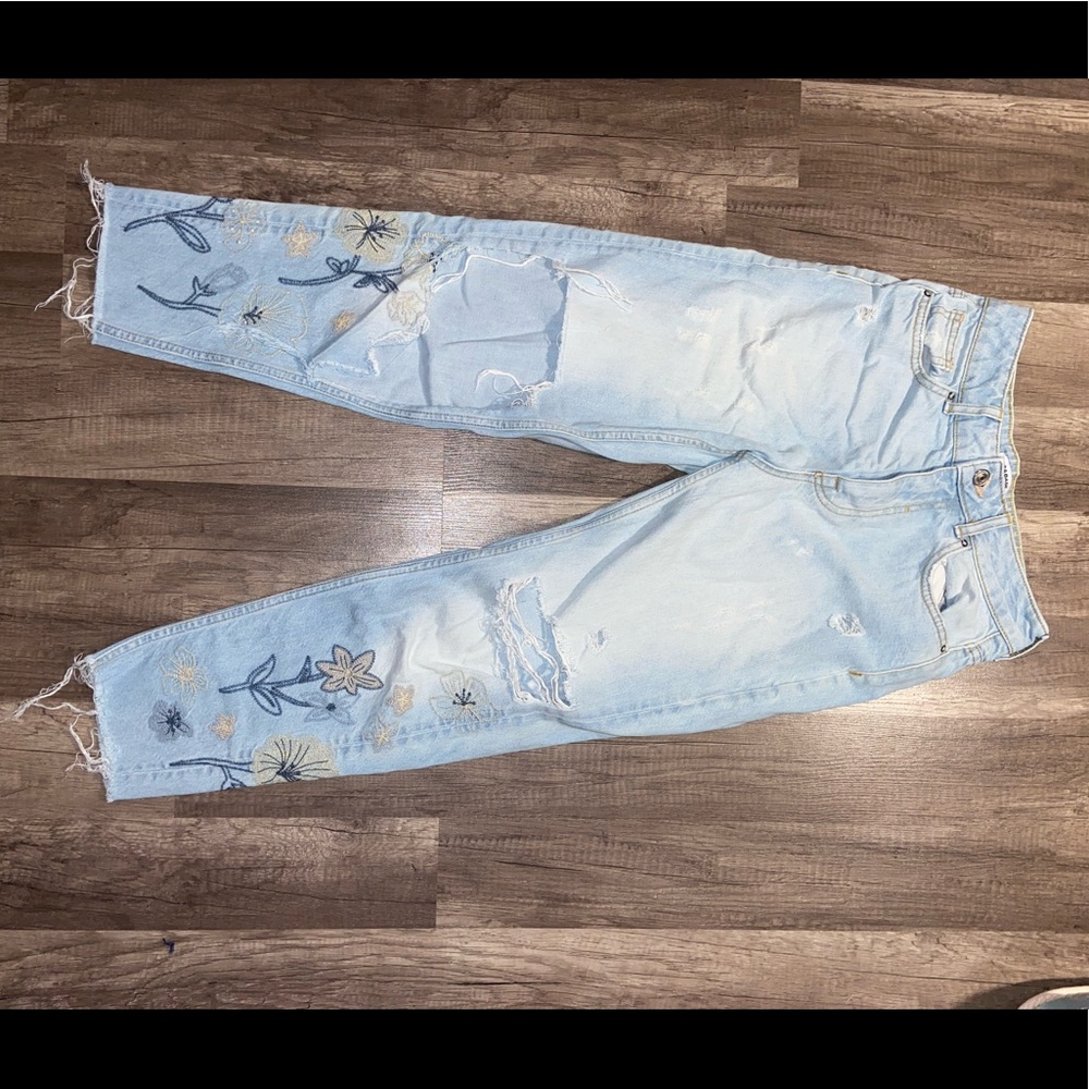 🌟Floral Embroidered Zara Light Blue Jeans